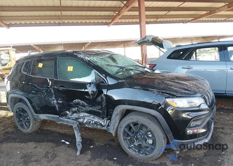 2025 Jeep Compass Latitude 4X4 z USA, uszkodzony, nr VIN 3C4NJDBN0ST542952